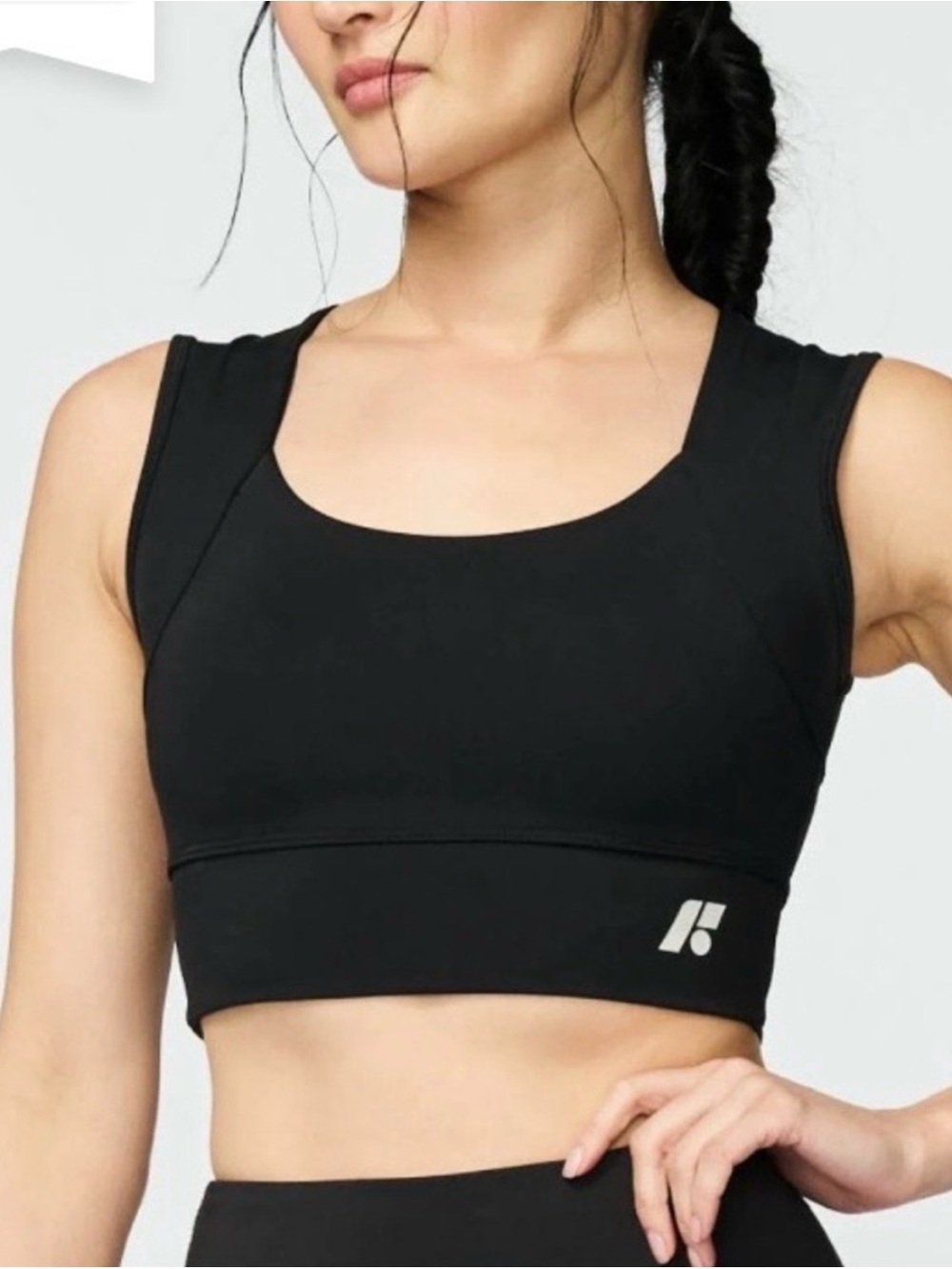 Size M Obsidian Black Forme Power Bra for posture support